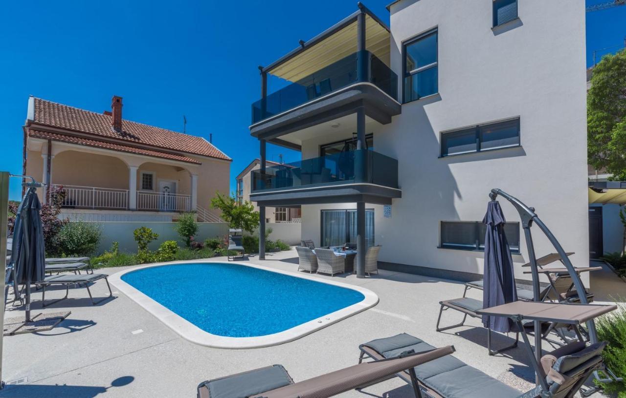 Modern Apartments With Shared Pool Near The Sea Пула Экстерьер фото