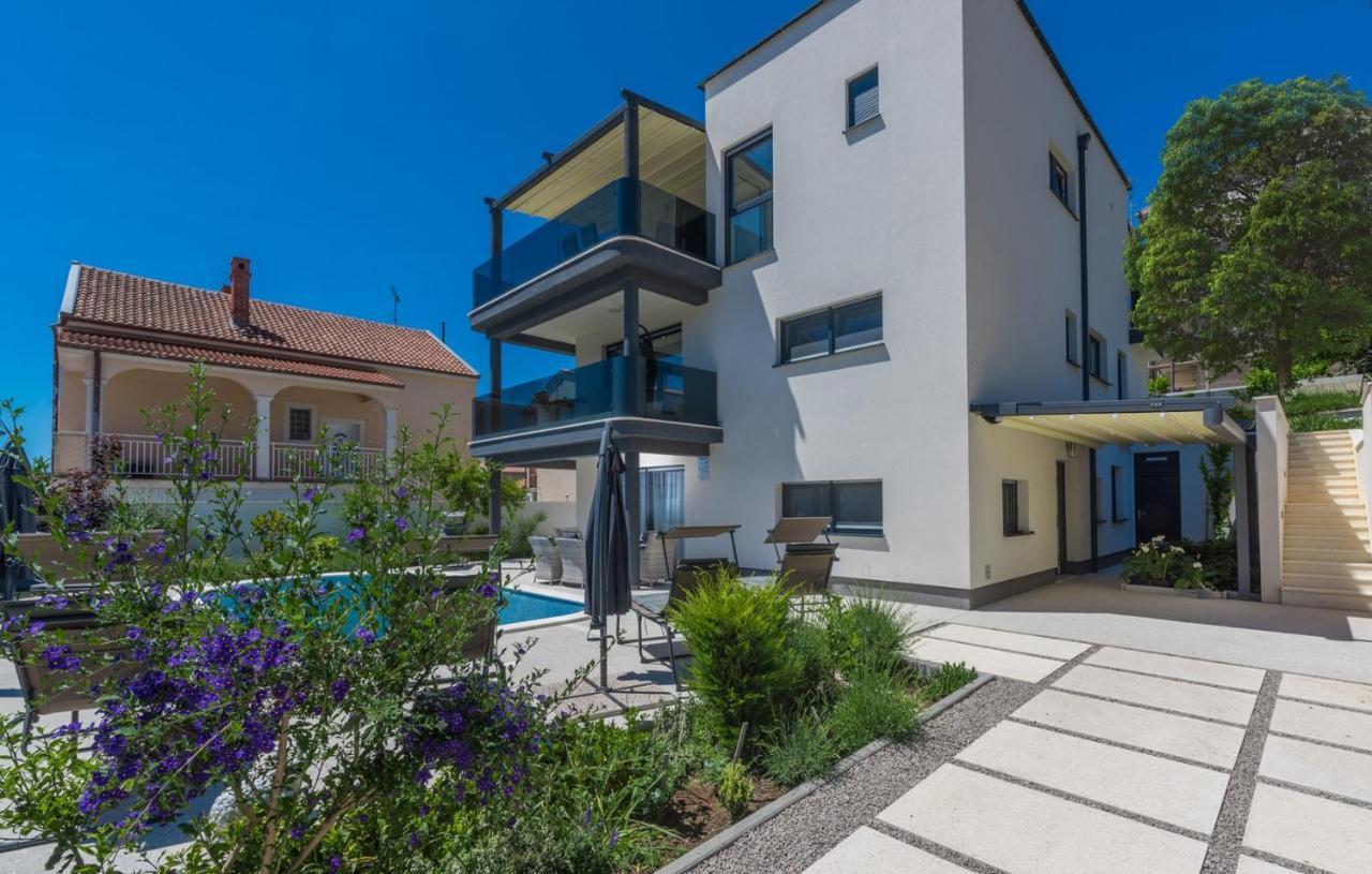 Modern Apartments With Shared Pool Near The Sea Пула Экстерьер фото